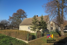 Dom z budynkami gospodarczymi- Karczówka